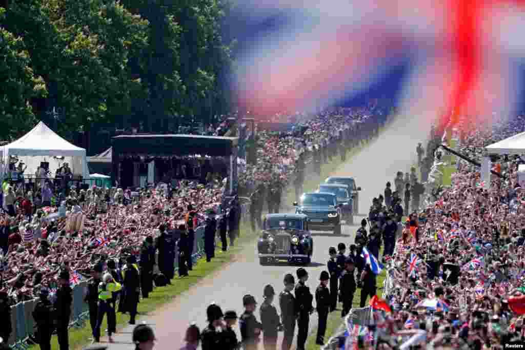 Meghan Markle melewati&nbsp;jalan panjang di Windsor Great Park menuju Istana Windsor dekat London, Inggris, untuk melangsungkan upacara pernikahannya dengan Pangeran Harry,&nbsp; 19 Mei 2018.