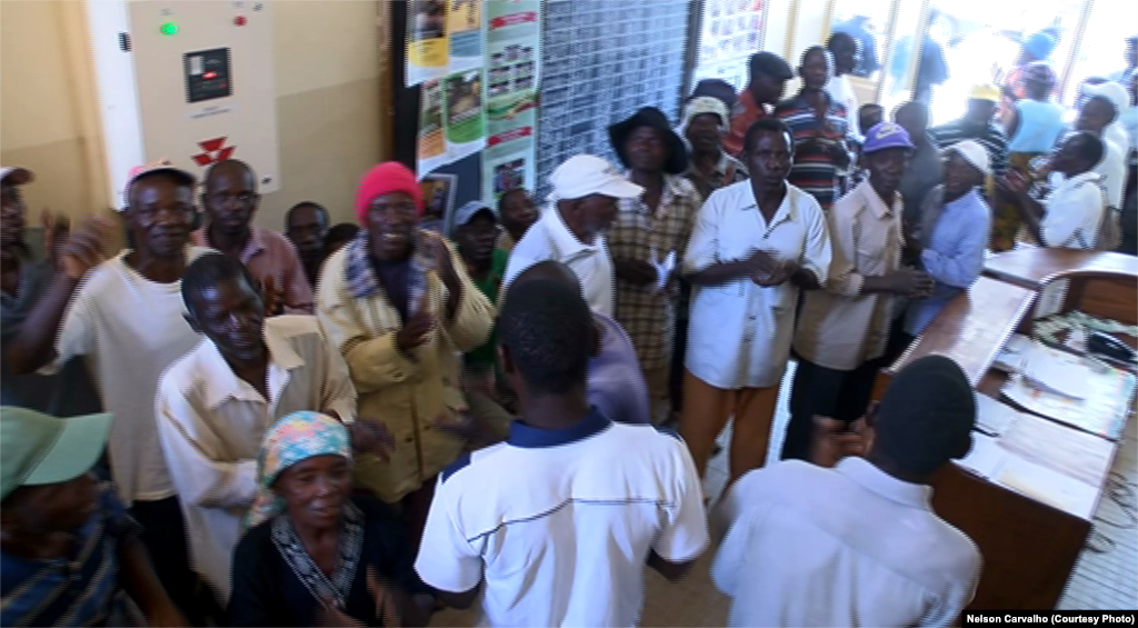 Trabalhadores da extinta empresa avícola em Nampula manifestaram-se, exigindo indemnizações. Moçambique, Nov 14, 2016