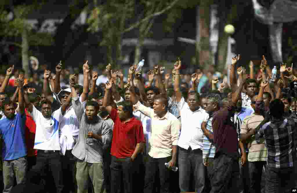 马尔代夫反对派支持者2月7日在首都马累的共和广场举行抗议活动