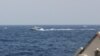 Kapal-Kapal AS Berhadapan dengan Perahu Cepat Iran