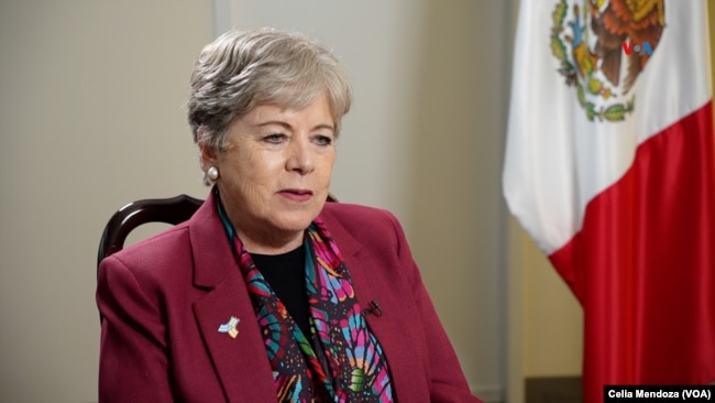 Alicia Bárcena, canciller de México, durante la entrevista con la VOA el jueves 26 de septiembre de 2024, en Nueva York.