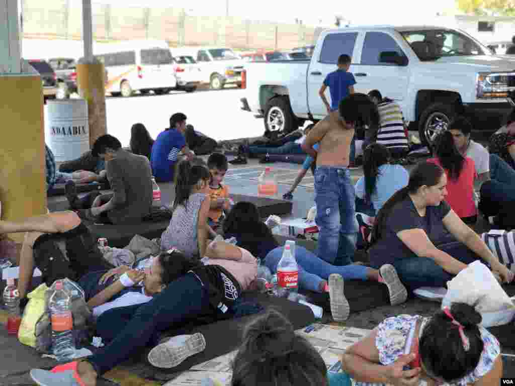 Las autoridades estadounidenses defienden sus prácticas y políticas; aseguran que se trata de una medida de seguridad nacional, donde además se garantiza el bienestar de las personas dentro de los centros de detención establecidos.&nbsp;