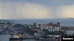 俄羅斯符拉迪沃斯托克(海參崴)港口的一個碼頭。