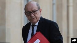 Le ministre de la défense Jean-Yves Le Drian à Paris, le 7 avril 2017.