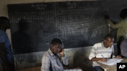 Election workers tally votes on a blackboard during vote counting at a polling station in the Medina neighborhood of Dakar, Senegal Sunday, March 25, 2012. 