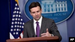 Thư ký Báo chí Nhà Trắng Josh Earnest.