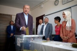 Turkey's President Recep Tayyip Erdogan casts his ballot at a polling station in Istanbul, June 23, 2019.