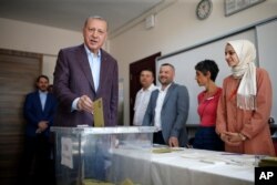 Turkey's President Recep Tayyip Erdogan casts his ballot at a polling station in Istanbul, June 23, 2019.