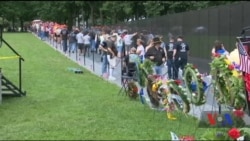 До Дня пам'яті у Вашингтоні сходяться до меморіалу загиблих під час В’єтнамської війни. Відео