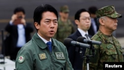 资料照片：日本防卫大臣小泉进次郎出席在富士山附近举行的年度演习。(2026年6月7日)
