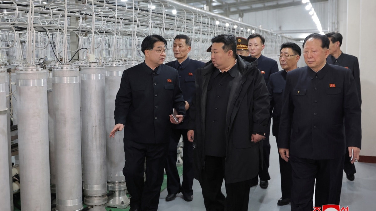 <b>북한</b>, 미한일 공동성명 비난…“<b>비핵화</b>는 비현실적 꿈, 핵 무력 노선 견...