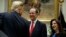 Le président Donald Trump accueille David Malpass, chargé des affaires internationales au Trésor américain, et son épouse Adele, à la Maison Blanche, le 6 février 2019.