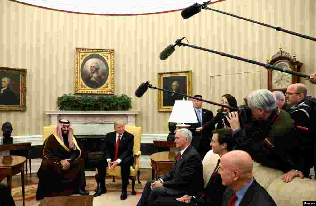 Hotunan ziyarar Ministan tsaro na kasar Saudiya Yarima Muhammad Bin Salman tare da Shugaba Donald Trump a fadar White House, ranar 15 ga watan Maris 2017.