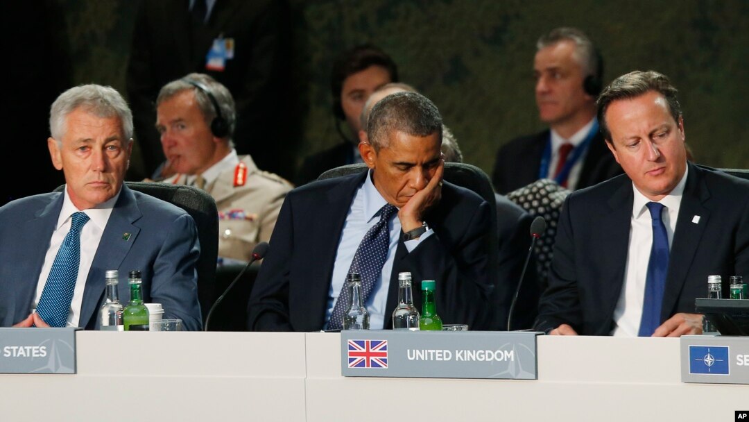 Amerika Mudofaa vaziri Chak Xeygl, prezident Barak Obama, Britaniya Bosh vaziri Deyvid Kameron NATO sammitida.