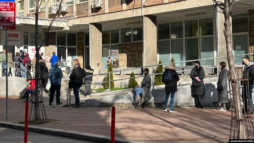 Red ispred kovid ambulante u Domu zdravlja Stari grad