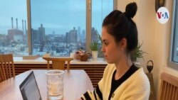 Bachilleres proveen computadores a sus compañeros