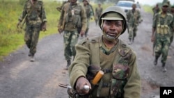 Congolese army soldiers march into Kibumba town after recapturing it from M23 rebels over the weekend, around 25km from the provincial capital, Goma, Oct. 28, 2013.