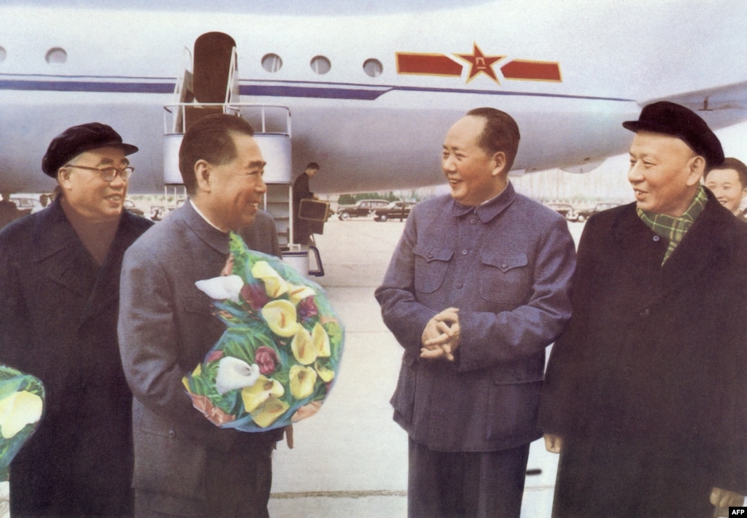 偉人屏風　毛沢東、周恩来、劉少奇、彭徳懐、鄧小平 从国家主席到刘贼到恢复名誉到7常委纪念诞辰的刘少奇(40图)