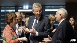 Visoka predstavnica EU Ketrin Ešton, švedski šef diplomatije Karl Bilt i španski minstar inostranih poslova Hoze Manuel Garsija Margalo na nedavnom sastanku u Luksemburgu