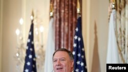 El secretario de Estado de EE.UU., Mike Pompeo, habla ante los medios en el Departamento de Estado en Washington, el viernes.