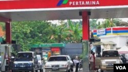 Menko Perekonomian, Hatta Rajasa menilai penambahan kuota dirasa tidak perlu sebelum ada upaya maksimal untuk pengendalian penggunaan BBM bersubsidi (Foto: dok).