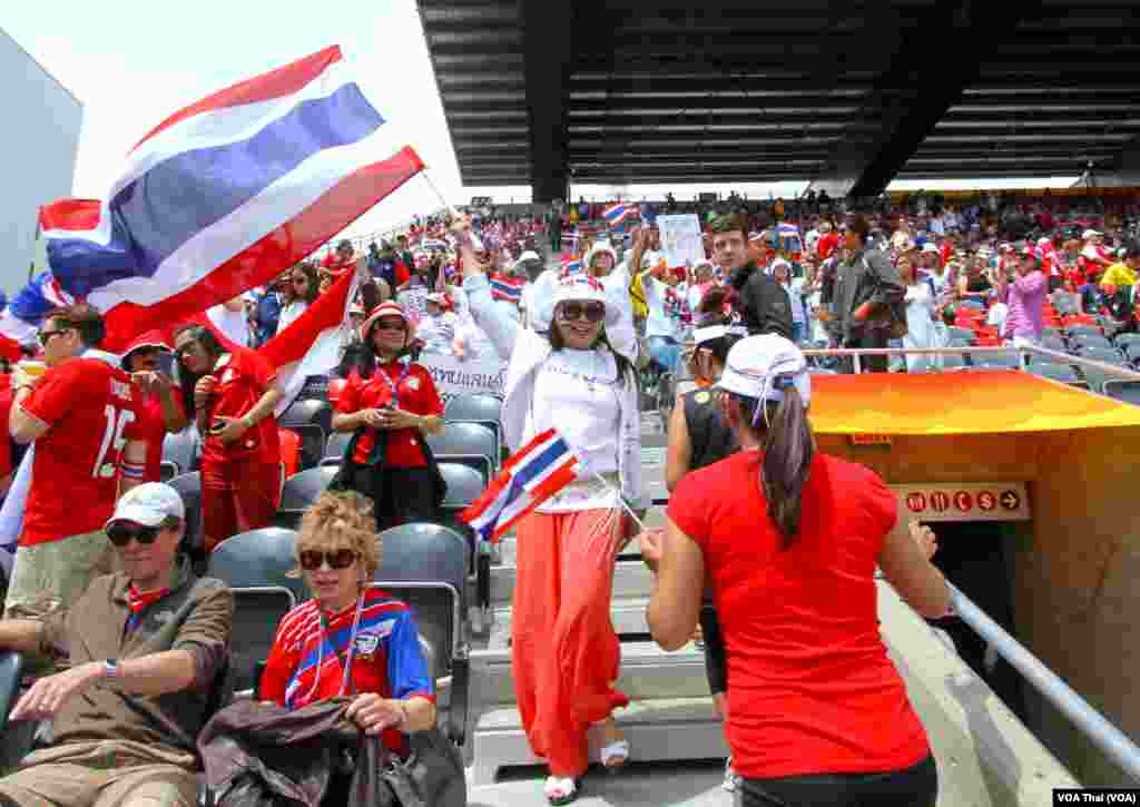 Thai Football fans in Ottawa