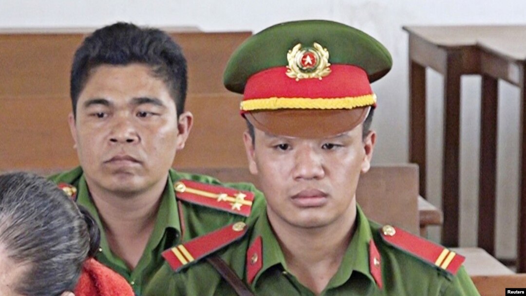 Trên bình diện xã hội, quyết định cải tổ Bộ Công an của Bộ Chính trị Đảng CSVN khiến nhiều người phấn khích, thậm chí hả hê. 