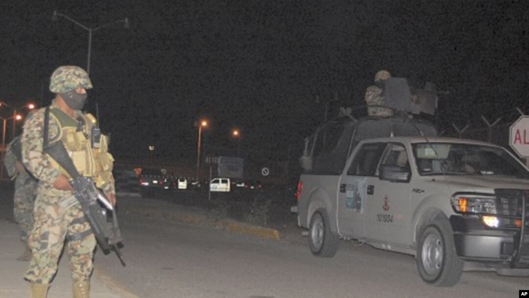 Soldiers stand guard outside a prison after a fight between rival gangs in Altamira, Tamaulipas January 4, 2012.