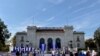 Miembros de la oposición nicaragüense se reúnen frente al edificio de la Organización de Estados Americanos (OEA) para manifestarse contra el presidente Daniel Ortega en Washington DC, el 20 de octubre de 2020.