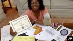 Monica Myles holds a certificate from African Ancestry Inc. showing which tribe and country her ancestors came from over 500 years ago, Aug. 28, 2003, in her Mitchellville, Md., home.