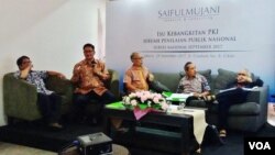 SMRC merilis survei tentang Isu Kebangkitan PKI di kantornya di Jakarta hari Jumat 29/9. (Foto: VOA/Fathiyah) 