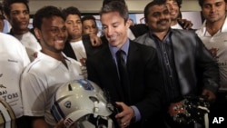 Chief Executive Officer of the Elite Football League India Richard Whelan (C) interacts with Indian players during a press conference to announce the league, in Mumbai, India, August 5, 2011.