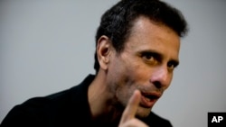 Henrique Capriles insistió en que el reto es que "los enfermeros, los maestros, todo el mundo reme en la misma dirección". 