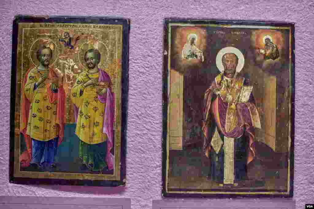 Icons from Coptic art. On the left, Saints Kazman and Damian, two Christian Arab martyrs from the Northern Arabian Peninsula. On the right is St. Nikolaus, also known as “Santa Claus.” (Hamada Elrasam/VOA)