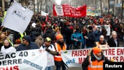 Manifestation contre la réforme des retraites à Paris en France, le 28 décembre 2019.