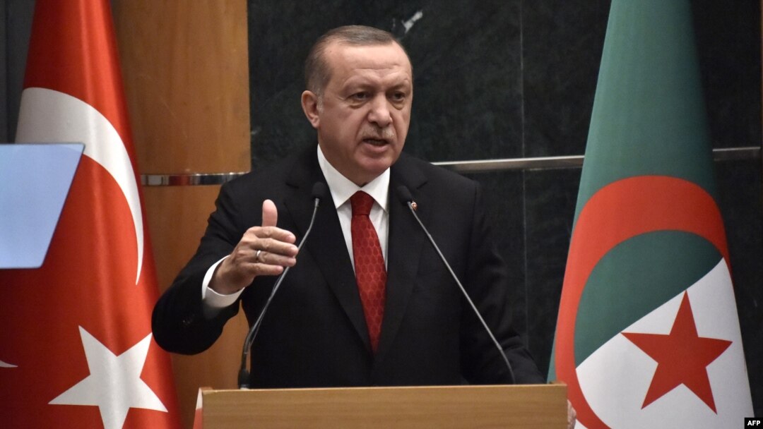 Le président turc Recep Tayyip Erdogan lors d'un discours à Alger, Algerie, 27 fevrier 2018.