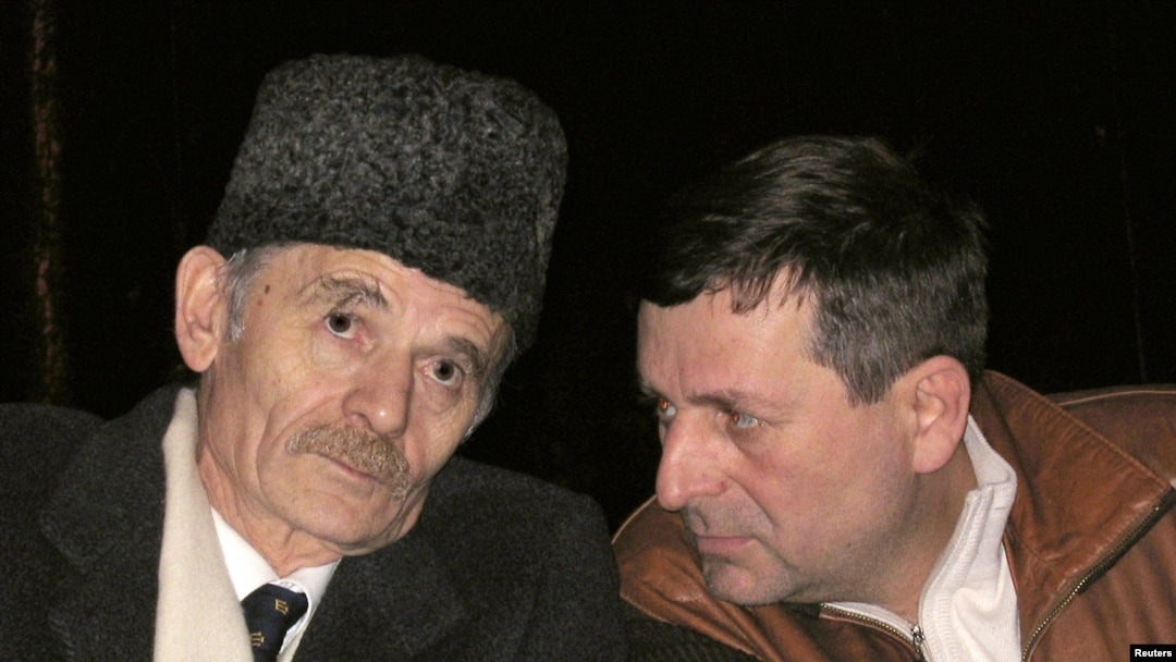 Lãnh tụ Tatar ở Crimea Mustafa Dzhemilev (trái).