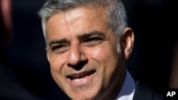 La alcadía de Londres podría quedar en manos de un musulmán por primera vez, si Sadiq Khan, hijo de inmigrantes pakistaníes, gana la elección.