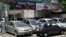 پاکستان کے مرکزی بینک کے جاری کردہ اعداد و شمار کے مطابق مجموعی طور پر ملک میں آٹو فائننسگ میں دو کھرب 97 ارب روپے صرف ہو چکے ہیں۔ جو گزشتہ مالی سال کے مقابلے میں 40 فی صد یعنی 85 ارب روپے زیادہ ہے۔ (فائل فوٹو)