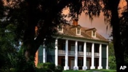 One can picture southern aristocrats sitting on the mansion’s veranda, sipping cocktails and looking out through the massive columns at the verdant landscape.