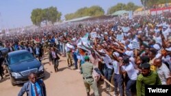 Saat Presiden Buhari tiba di tempat untuk kampanye pemilihannya kembali di Maiduguri (foto: Twitter Garba Shehu)