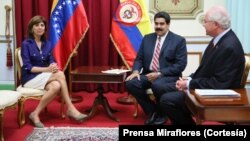 La canciller de Colombia, María Ángela Holguín fue recibida por el presidente Nicolás Maduro en el Palacio de Miraflores luego de culminar la reunión de la comisión binacional.