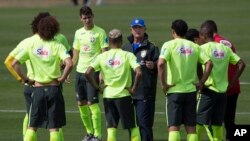 “Cada uno de nosotros vamos a jugar un poco de Neymar por todo lo que él ha hecho por nosotros”, dijo Scolari.