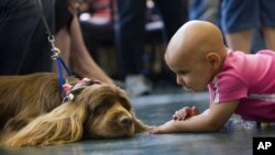 Ayden Denton, de Texarkana, fue tratada de un cáncer llamado neuroblastoma en el M.D. Anderson Cancer Center de la Universidad de Texas. El centro atiende a 112.000 pacientes por año. 