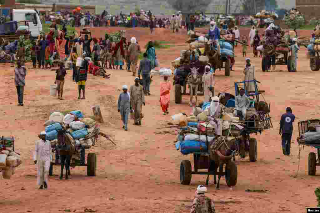 جنگ در دارفور سودان سبب آواره شدن گستردۀ مردم شده است. &nbsp;