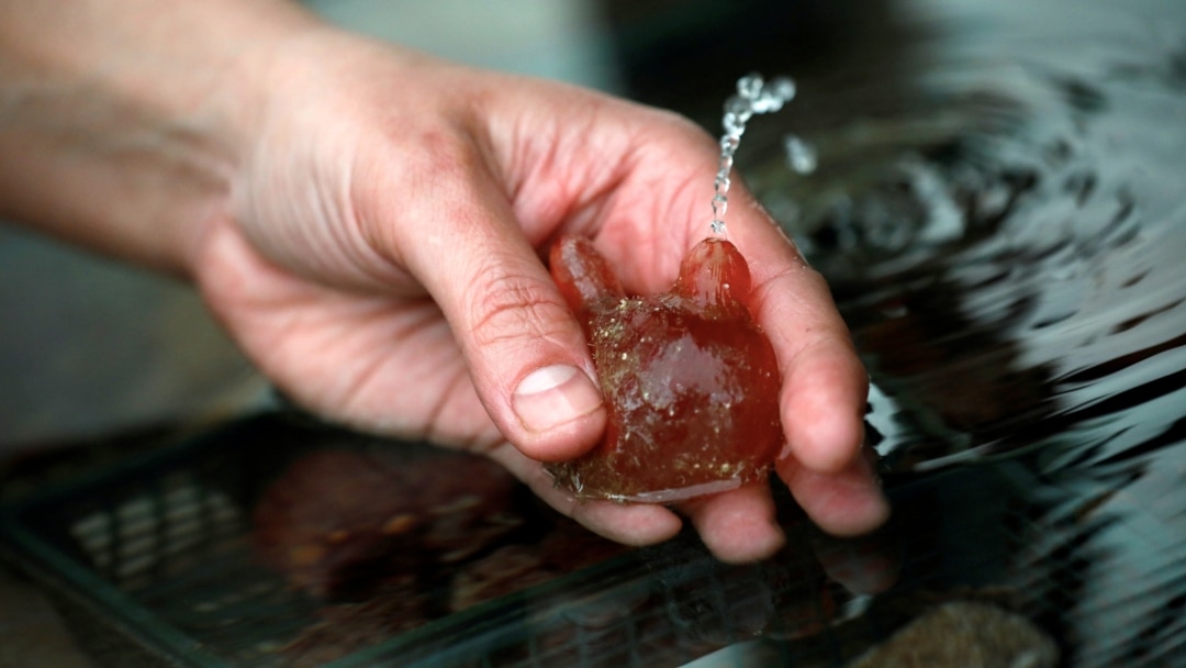 Yiglayotgan qiz porno