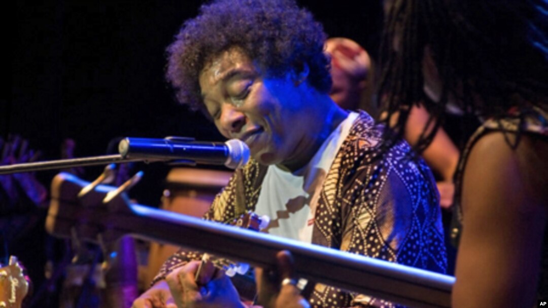 Músico moçambicano Stewart Sukuma 