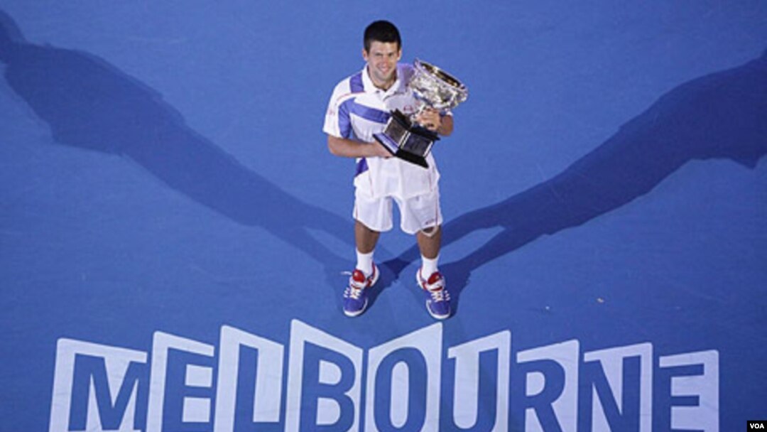 Novak Djokovic meraih gelar juara tunggal putra turnamen tenis Australia Terbuka, Minggu (1/30).