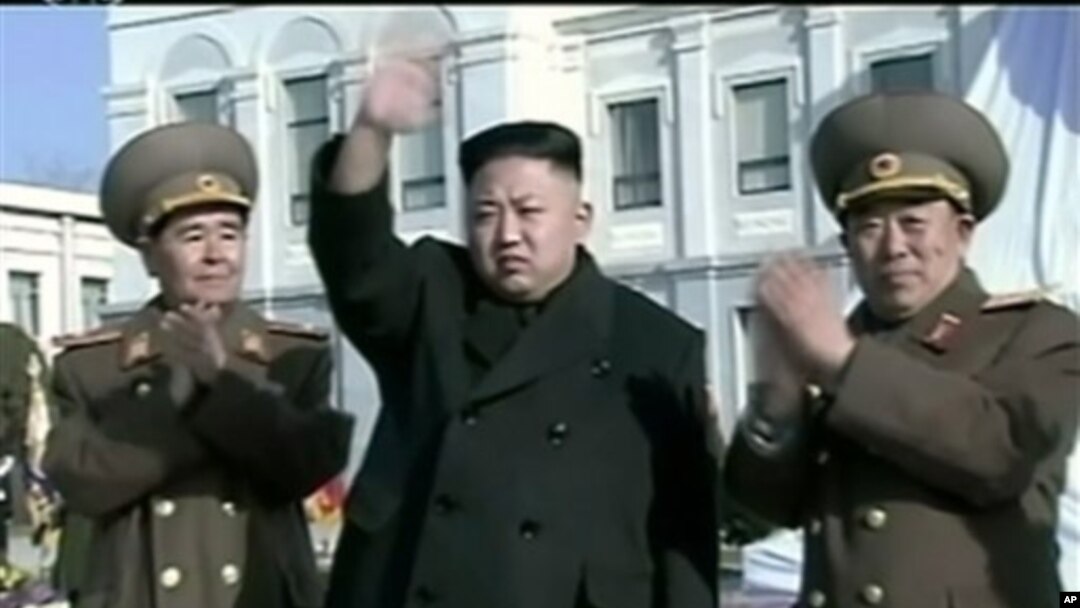 AS berusaha memblokir dana-dana rahasia milik pemimpin Korea Utara Kim Jong Un (tengah) dalam bank di luar negeri (foto: dok).