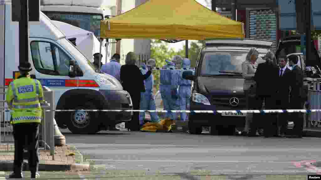 Police forensics officers investigate a crime scene where one man was killed in Woolwich, southeast London May 22, 2013.